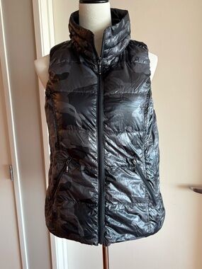 Anorak Gray Camo Down Puffer Vest NWT Packable Full Zip Zip Pockets Size Medium